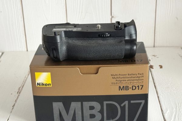 Poignée alimentation grip MB-D17 pour Nikon D500
